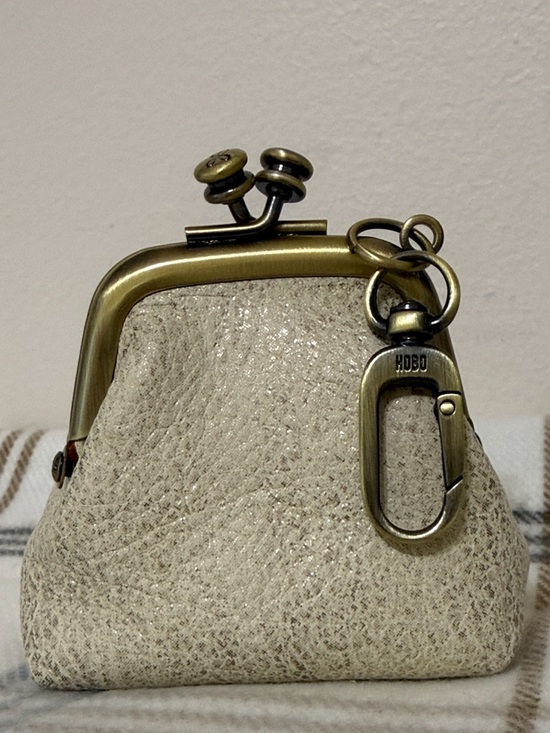 HOBO Accessories - HOBO Run Frame Pouch with Ivory Metallic Finish (Retired Color) Rare